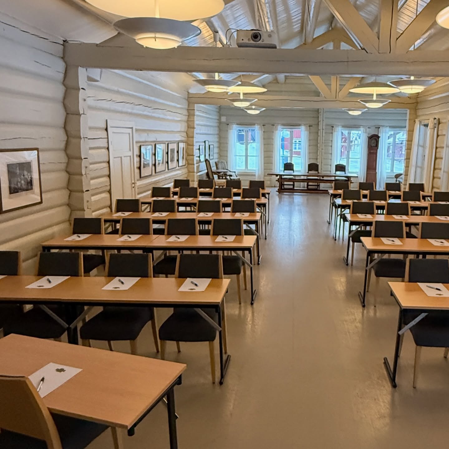 Fra mandag til fredag i uke 8 tilbyr vi en ekstra god konferansepakke i rolige omgivelser på Kleivstua.
Her får dere arbeidsro, god mat og rom for produktive møter.
Kontakt oss for et godt tilbud.
#kleivstua #kleivstuahotell #møtestedetpåkrokskogen