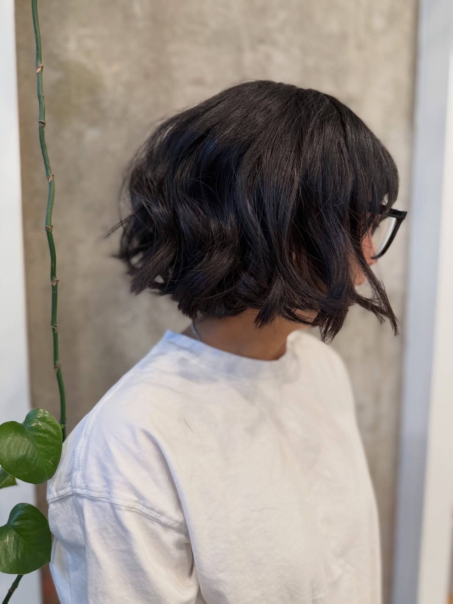 Thinking about going short but not sure yet?
This might be your sign. ✂️
A big chop can feel scary, but the right cut makes it feel so right.
Swipe to see where we started😉
✴︎
𝘠𝘰𝘶𝘳 𝘴𝘵𝘺𝘭𝘦, 𝘺𝘰𝘶𝘳 𝘧𝘭𝘰𝘸, 𝘺𝘰𝘶𝘳 𝘦𝘹𝘱𝘳𝘦𝘴𝘴𝘪𝘰𝘯.
✴︎
𝗕𝗢𝗢𝗞 𝗡𝗢𝗪:
🌐Online: www.flowwith.ca
💌More inquiries:
➜ TEXT: 587 894 2025
➜ DM: @flowwith_jenny (Replies might take a little longer!)
@flowwith_jenny
@artistcollectiveyyc
#HairTransformation #BeforeAndAfterHair
#ShortHairInspo #YYCHair #FlowWithJenny