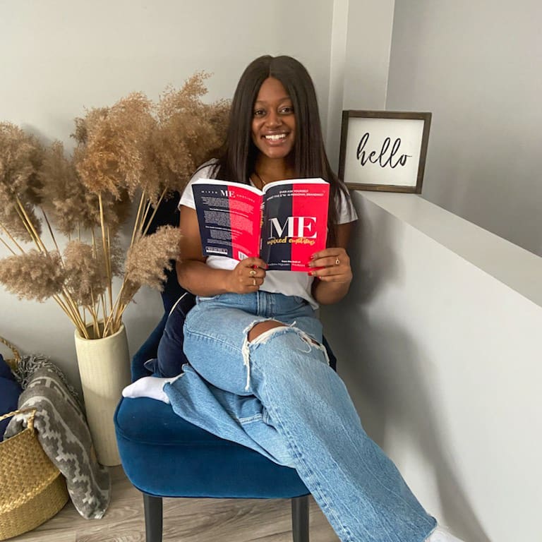 💫My Christmas tree is finally down, and now I can enjoy my reading nook again. At the start of every year, I read "Mixed Emotions" by @pauleannareid and @brandwithdrew
💎You see, I enjoy this book because it's split into three parts:
👉🏾" For people who don't know what they want."
👉🏾" For Corporate 9-5ers."
👉🏾" For entrepreneurs."
In this book, @pauleannareid explains how she used her 9-5 job as a free business school, and tbh it truly is free business school. I've read this book at least four times, and every single time, I feel like I learn something new.
One of my goals is for Pauleanna to take me to work with her ( she does this a lot)
So excuse me while I go and fight for my dreams. 💭💭💭
What are you reading? Let me know in the comments. 📚
To your continued success,
Nicole
#TheeReidingList #HRlife #HRBP #MillennialEmployee #Leadership #Recruitment #HR #career #HRTalk #CareerConversations #PreciselyCareers #joboffer #blackwomenintech
#resume #humanresouces #recruitment #hiring #jobs #hr #jobhunting #careers #jobinterview #jobsearch #jobsearching #interview #LinkedIn l #bougieblackgirl #melanipoppin #blackwomenluxury #resumewriter