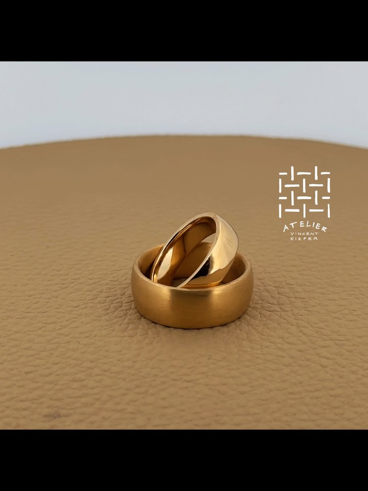 Ringe aus Eurem Gold!
Hier bei mir im Atelier entsteht Dein Schmuckstück! Auf Wunsch auch mit Deinem mitgebrachten Gold oder wie in diesem Fall auch rein aus Deinem mitgebrachten Gold.
Hier vor Ort besprechen wir die für Dich ideale Lösung.
.
.
.
#ateliervincentkiefer #göttingen #individuellerschmuck