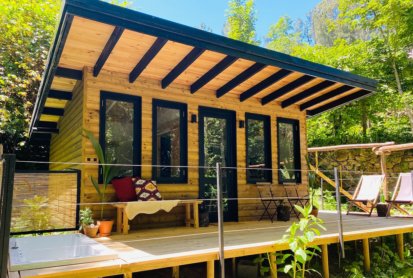 Tiny House Woods ♥️
This is always one of our most wanted houses, because it has an outside bath tub!
And trust me, laying in that warm water (or cold, whatever rocks your boat 😆) with view on the Forrest is really something special.
Tiny Woods still has some availability:
🌿June 27-July 4
🌿July 4-11
🌿August 15-22 | BOOKED!
🌿August 22-29
Let us know if you want to claim one of these weeks ⬇️
X Karin
•
#tinyhouseportugal #tinyhouse #selfbuild #tinyhousewoods #outsidebathtub #glampingportugal #glamping #smallscale #childfriendly #kindvriendelijk #kleinschalig