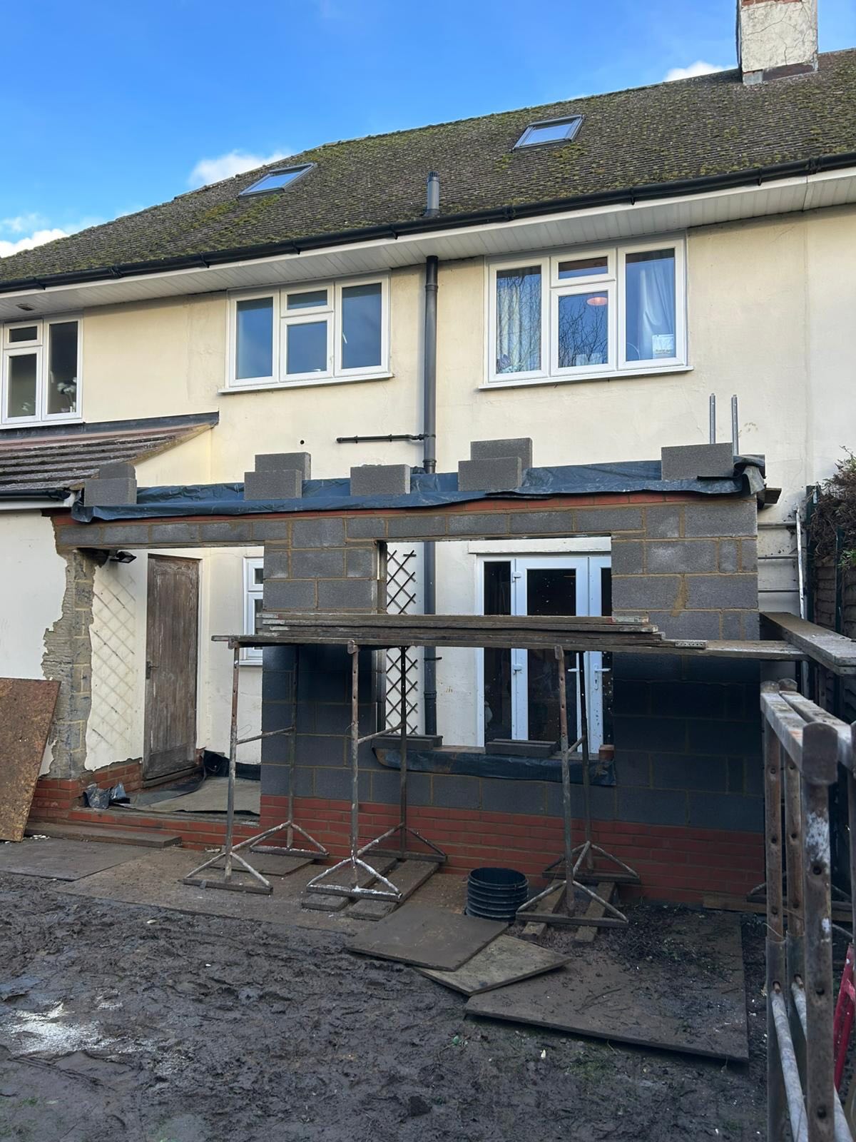 Back to work in the new year! Extension's taking shape - excavated footings, concreted and bricked up to DPC level, blockwork's up to plate level, roof's next #alderson #building #extensions #brickwork #blockwork