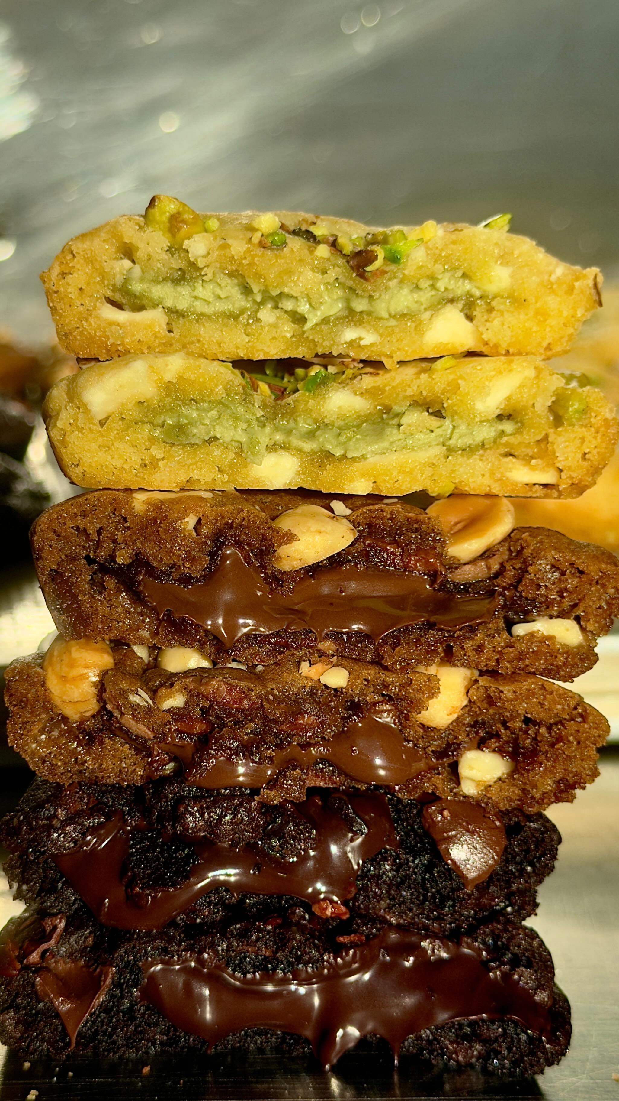 One bite. New addiction 🍪
Disponibili fin da subito in negozio !!
.
.
.
.
#bacilieri #pasticceriabacilieri #chocolate #cookies