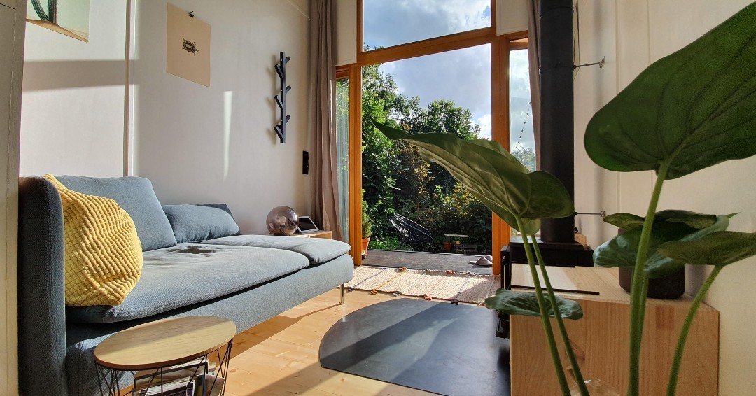 Selbst im Norden schleicht sich so langsam der Sommer ein :)
#tinyescapehamburg #tinyescape #escapehamburg #naturerlebnis #reisenindeutschland #travelgermany #weroamgermany #minimalism #rückzug #zufluchtsort #trip #weekendtrip #tinyhouserentals #tinyhouserental #tinyhousebuild #tinyhouseairbnb #airbnbhomes #airbnbcabin #tinycabin #cabinstay #cabinrentals #glampinghub #tinyhouseonwheels #adventurehomes #sternenhimmel #loftbed #himmelbett #sleepoutside #adventure