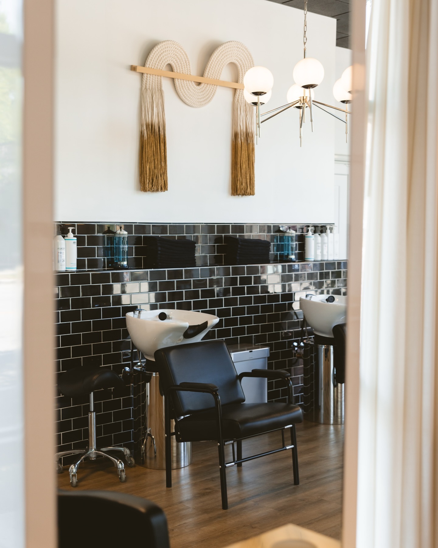 Holidays are approaching! Book your appointments with your stylists 🤍