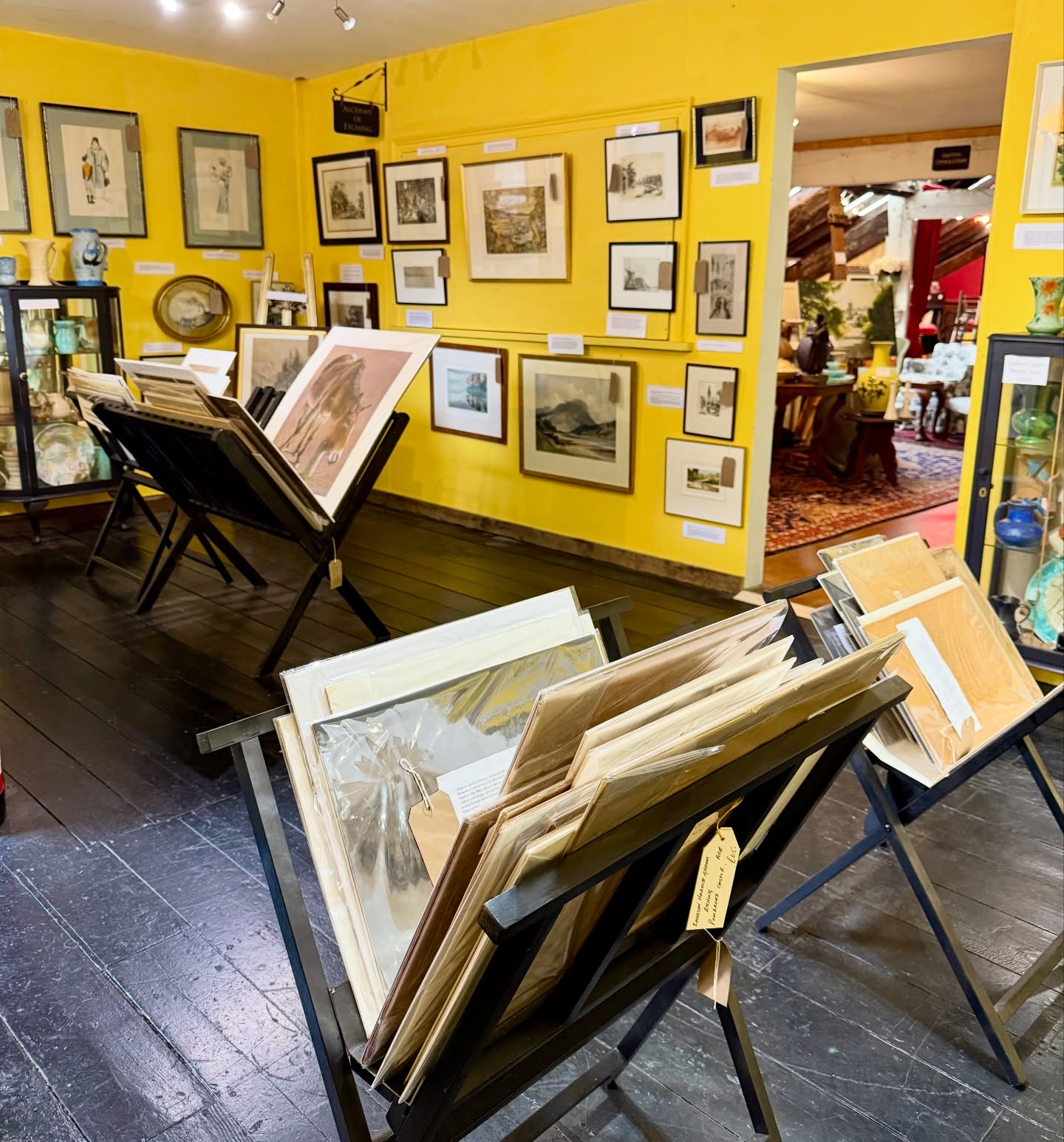 Sunshine yellow walls greet you as you enter The Attic. They are adorned with beautiful framed art, sourced by the fabulous @alchemy_of_etching.
Take a moment to stroll around the room and flick through the etchings in the browsers.
Bring new life into your room with an image that inspires you or tells a story that feels uniquely yours. NEW STOCK every week!
www.theantiquevillage.co.uk
Open 10-4 Monday to Saturday
#etchings #artwork #interiors #roomdecor #paintings