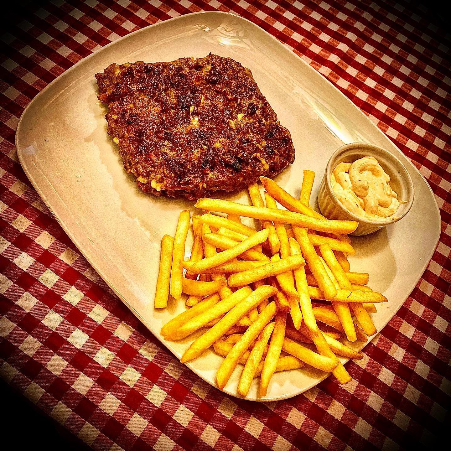 Prvo jedemo, pa onda radimo sve ostalo 😊 #skadarlija #boemskacetvrt #domacakuhinja