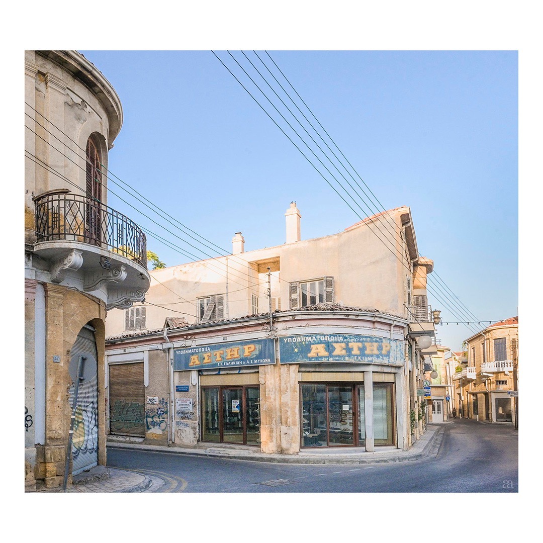 #nicosia #nicosiacyprus #nicosiaoldtown #astir #traditionalbuilding #yellowstone @aroundnicosia @visit_nicosia @visit_nicosia #senseofplace #placephotography