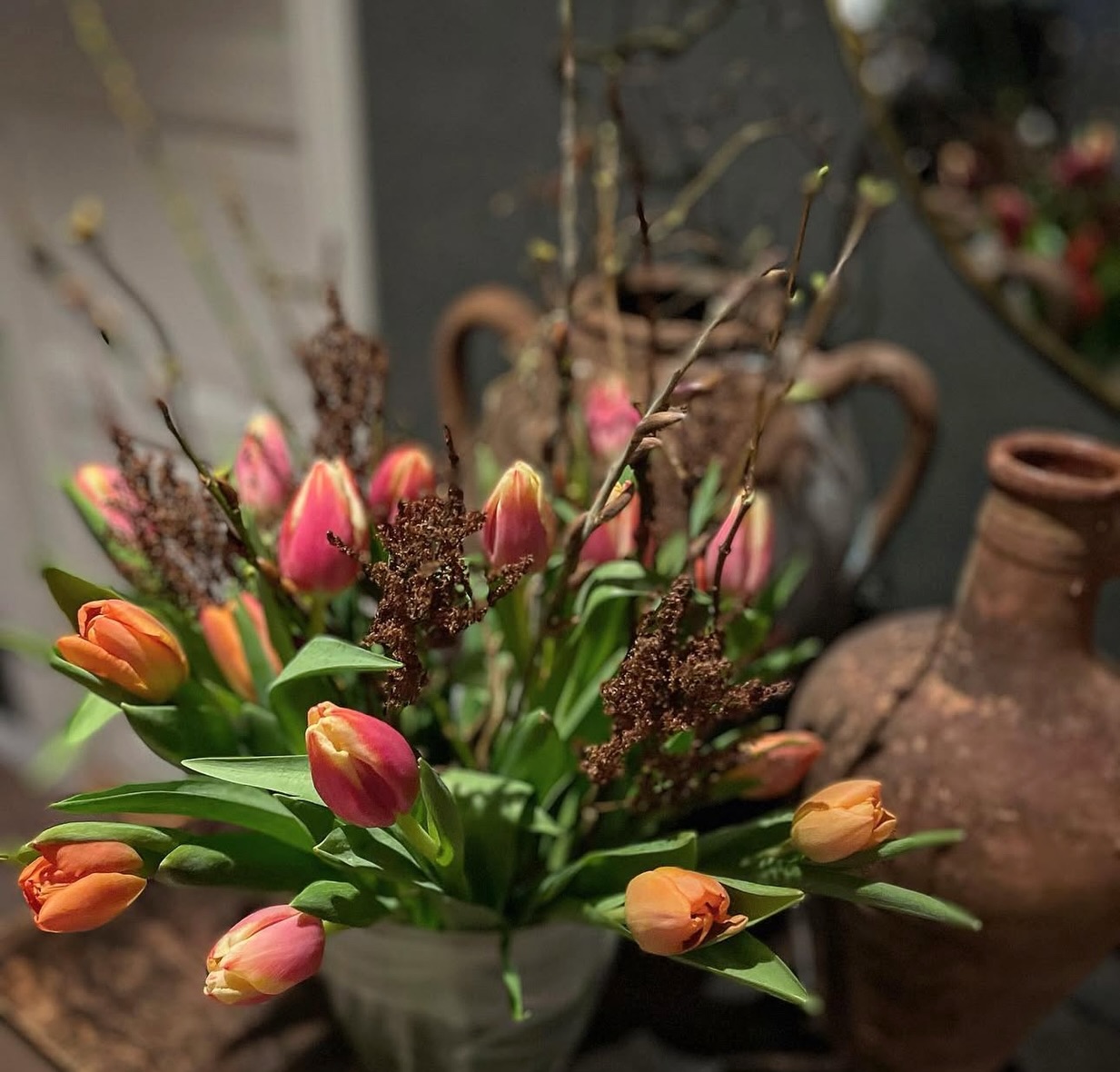 🌷Tulpanens dag🌷
Krispiga tulpaner ihop med torkade kvistar👌🏻
#tulpanensdag #veckansvackraste #tulpaner #tulips #tulpanglädje