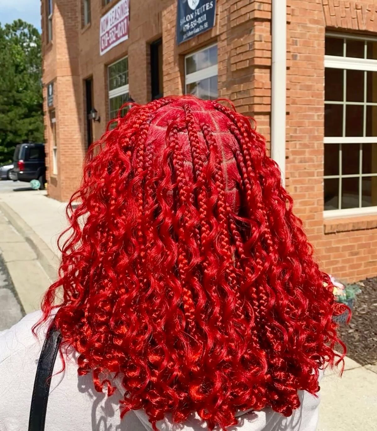 🚨‼️🚨‼️🚨‼️ RING THE ALARM! This hairstyle is HOT! 🥵 SWIPE LEFT to see the hair she used and then message us on WhatsApp: +221 77 114 40 42 TODAY to order! FAST delivery all over #dakarsenegal & #gambia