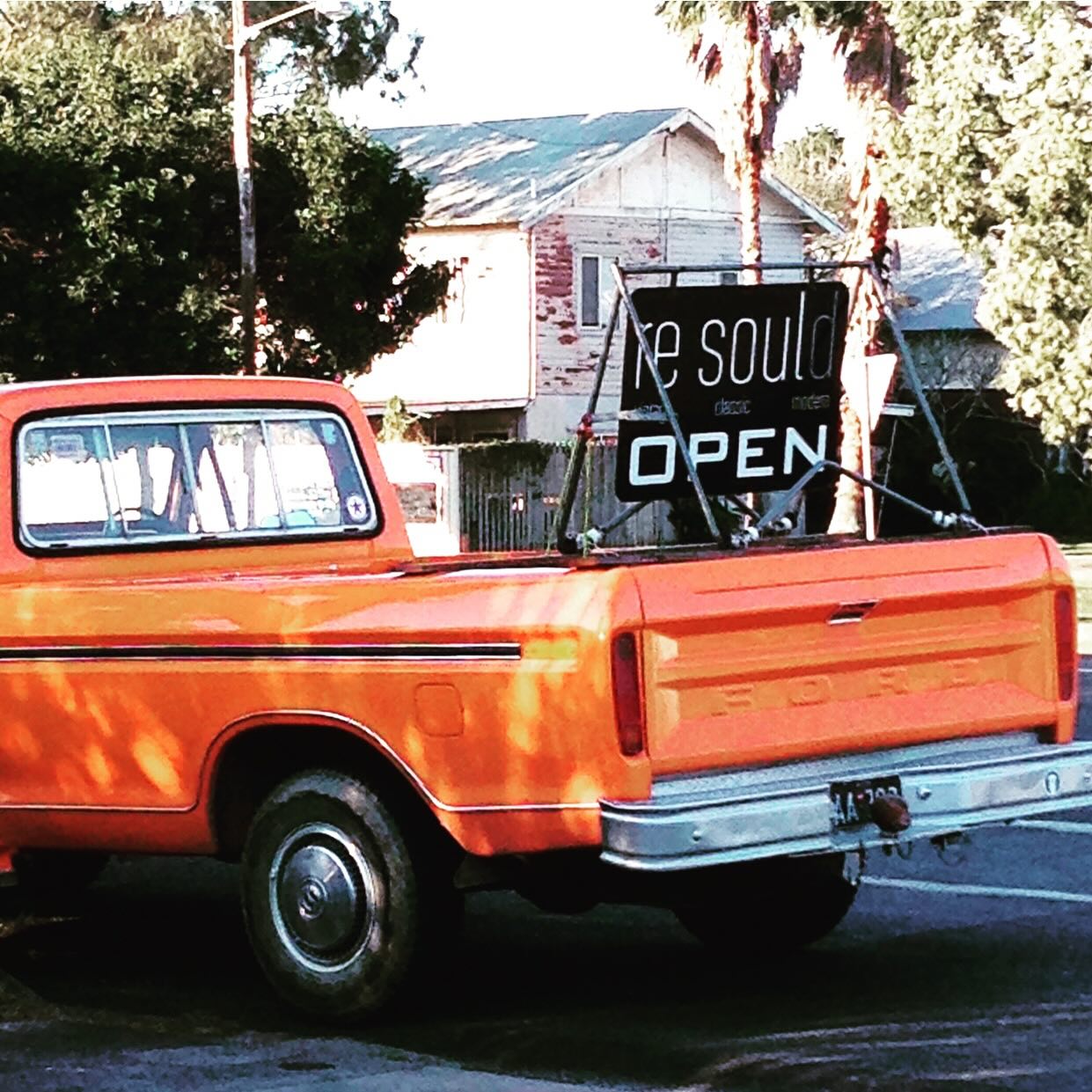 Open all weekend 10.30-4.00 in beautiful Brunswick Heads for all your vintage, retro and mid century modern homewares 🐦⬛