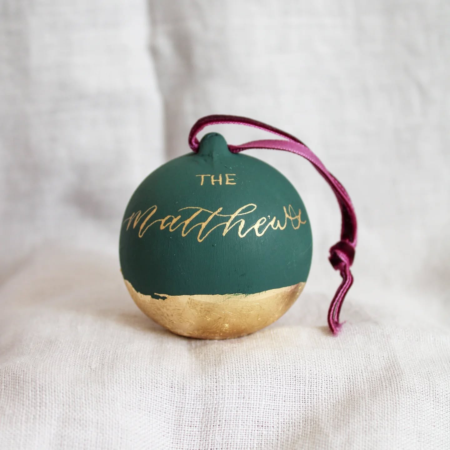⢠The baubles are back! š
Available in 7 hand-mixed paint colours, finished with gold leaf, velvet ribbon and personalised gold pointed pen calligraphy.
Every detail of the baubles are handmade with love.
Browse the full collection on my Etsy shop - link in my profile.
Only 39 days until Christmas! š¬š
š¼
#cotswoldcalligraphy #cotswoldcalligrapher #cotswoldssmallbusiness #cotswoldschristmas #christmasgifts #christmasgift #christmasgiftideas #christmasbaubles #christmasbauble #christmasgiftideas #christmaagiftidea #personalisedchristmasgifts #personalisedchristmasgift #etsylisting #etsyshop #etsyseller