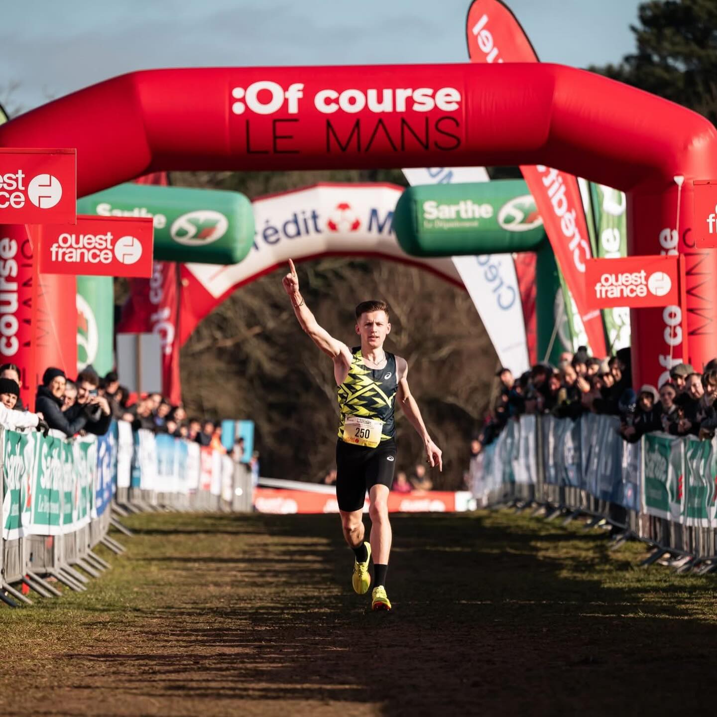 𝐂𝐫𝐨𝐬𝐬 𝐎𝐮𝐞𝐬𝐭 𝐅𝐫𝐚𝐧𝐜𝐞 | 𝐋𝐞 𝐌𝐚𝐧𝐬
📍 L’Arche de la Nature
⏰ Dès demain !
Le Cross Ouest France | Le Mans démarre et s’annonce une nouvelle fois spectaculaire avec 27 épreuves au total 👇
🔹 Vendredi 16 janvier
➡️ 10 épreuves scolaires
🔹 Samedi 17 janvier
➡️ 6 épreuves
🔹 Dimanche 18 janvier
➡️ 11 épreuves, dont les très attendus cross longs, avec la présence d’athlètes nationaux et internationaux 🌍🔥
👀 Les athlètes à suivre de près :
Femmes
• Flavie Renouard | Caen AC 🇫🇷
• Eva Coutant | Free Run 37 🇫🇷
• Louison Cureau | Free Run 37 🇫🇷
• Hélène Colle | Inaya 🇫🇷
• Maëlys Lebleu | Caen AC 🇫🇷
Hommes
• Gedamu Getinet Mele 🇪🇹
• Said Kaddour 🇲🇦
• Aron Kiplangat Rutto 🇰🇪
• Théo Rageot | ABV 🇫🇷
• Théo Moussu | ACLR 🇫🇷
• Clément Bruchon | SCM 🇫🇷
• Kaelig Jégou | NMA 🇫🇷
• Antoine Gasnier | UPAC 🇫🇷
• Pierre Lenoir | Caen AC 🇫🇷
• Alexandre Plessis | E72 🇫🇷
• Quentin Brandet | E2A 🇫🇷
• Lois Ruiz Nadal | R&F 🇫🇷
🔙 Pour rappel : en 2025, l’épreuve avait été remportée par Nicolas Vitré et Fatima Charkaoui 🏆
📸 CD72 | Cross Ouest France