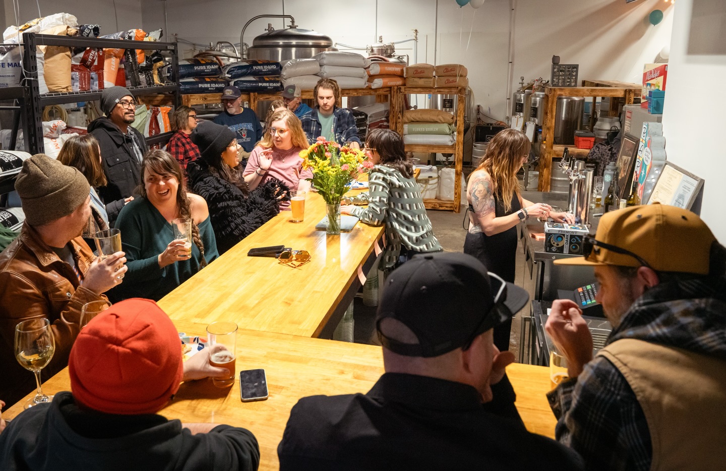 Come swing by @garagebarcbw from 3-7 tonight and visit our owner Patrice behind the bar!
#carbondalebeerworks #garagebarcbw #carbondalecolorado #glenwoodspringsco