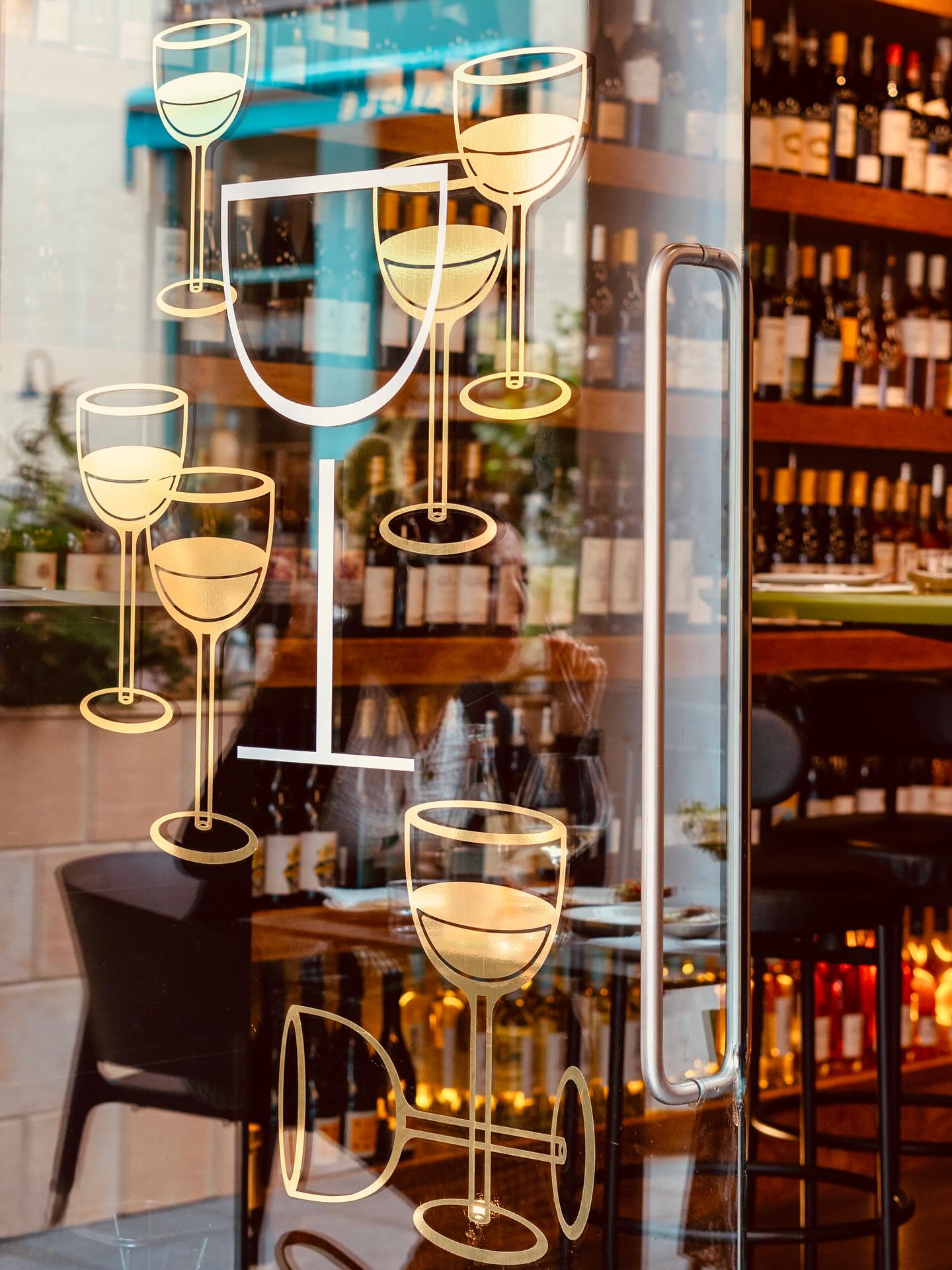 A wine-led restaurant in a courtyard in the heart of Covent Garden. 🍇🍴
Perfect for weekday lunches, pre-theatre dining and relaxed evenings. 🥂
Open daily from 12:00, with late opening until 22:30–23:30
#DallaTerra #CoventGarden #ItalianWineBar #Antipasti #pretheatre #posttheatre #londoneats #LondonFoodies