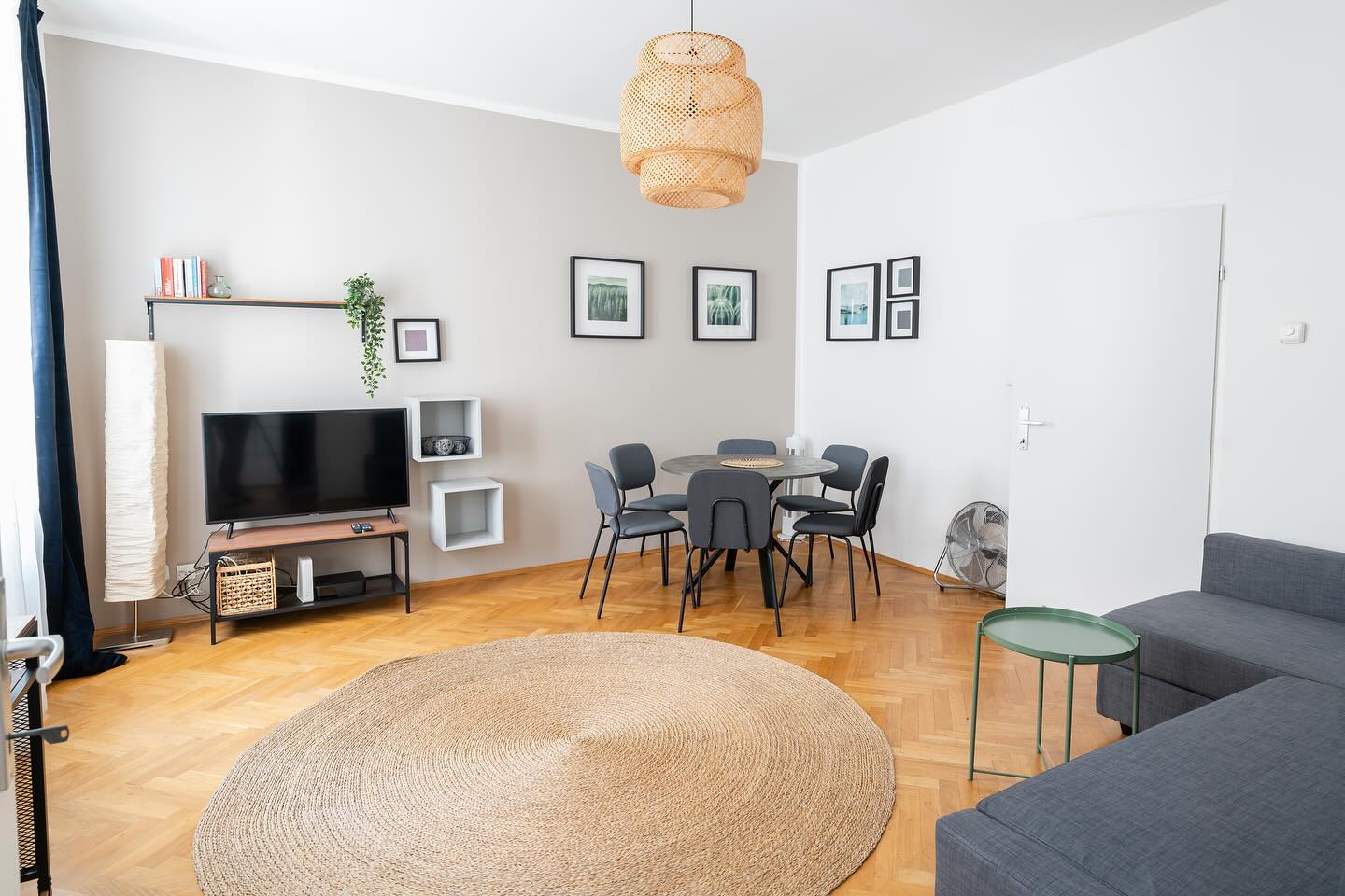 Your home away from home.
© @michaelsabothafotografie
#wien #vienna #travelvienna #citytrip #viennatouristboard #apartment #apartmentdecor #prater #praterwien #viennanow #viennaaustria #viennagram #riesenrad #riesenradwien #explorevienna #whattodoinvienna