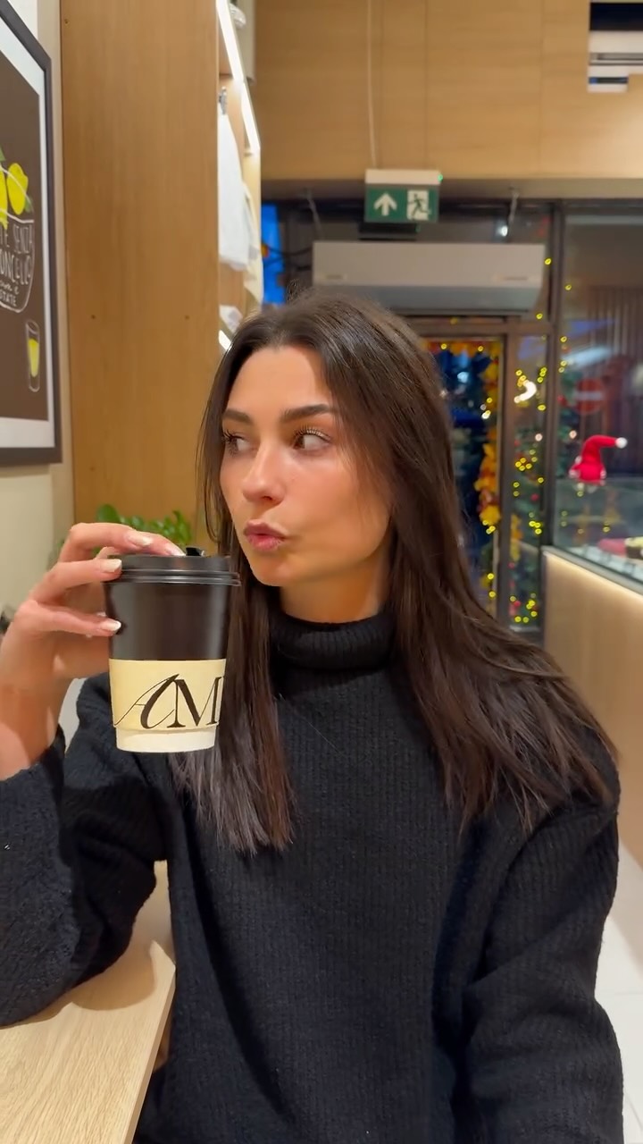 When the coffee’s hot… and so is the gossip
#coventgarden #coffee #london #coffeeshop #londoncoffeeshops