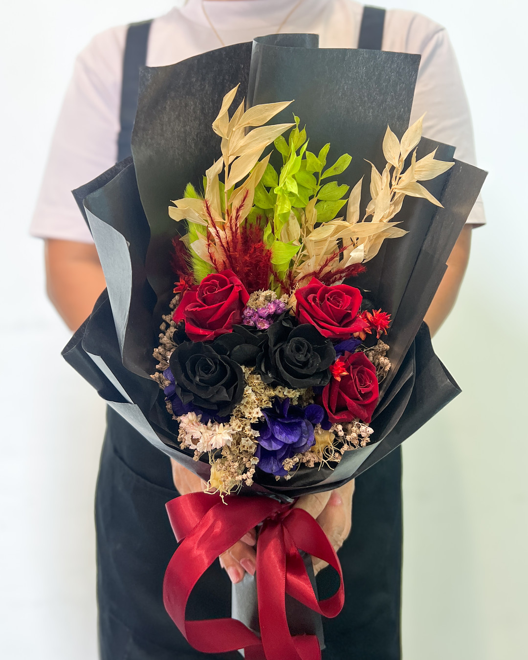 Indulge in the timeless beauty of our 3 Wine and 2 Midnight Black Rose Preserved Flower Bouquet! A symbol of a love that grows richer with time. Perfect for anniversaries, birthdays, or just because! šāØ #FlowerBouquet #PreservedRoses #SGDelivery
Link in Bio