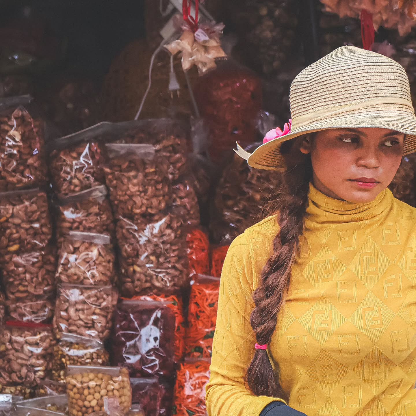 O que ocorre em cada olhar?
Um universo misto de histórias,
Permita-me guardar o seu
E contá-la aos que sabem ler o SILÊNCIO!
By Adyna Olive