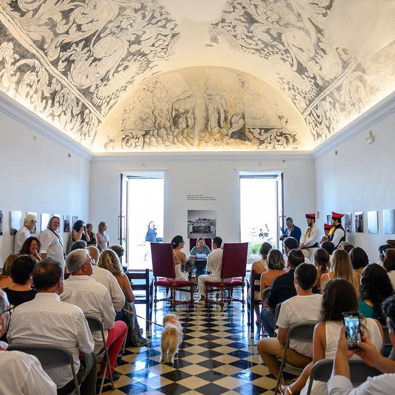 Preciosa boda en el Ayuntamiento de Ibiza que cubrió nuestro servicio de catering. 🍾🍡
.
Beautiful wedding at the Ibiza Town Hall that covered our catering service. 🍾🍡
.
Tel. +34 664 347 680, Email: info@elcateringfrancesibiza.com
#byelcateringfrancesibiza #tiendagourmet #pasteleriafrancesa #vinoteca #gourmetibiza #pasteleriaibiza #tartasdeboda #pasteleriadebodasenibiza
#conservasgourmet #pastelerialibanesa
#tartaletas #tartasfrancesa #cremaarcachofas #saldeibiza
#delicatesenibiza #foodporn #presaiberica #quesosfranceses #charcuteriaselecta #conservaslabrujula
#chocolatesfranceses #baguettesartesanales