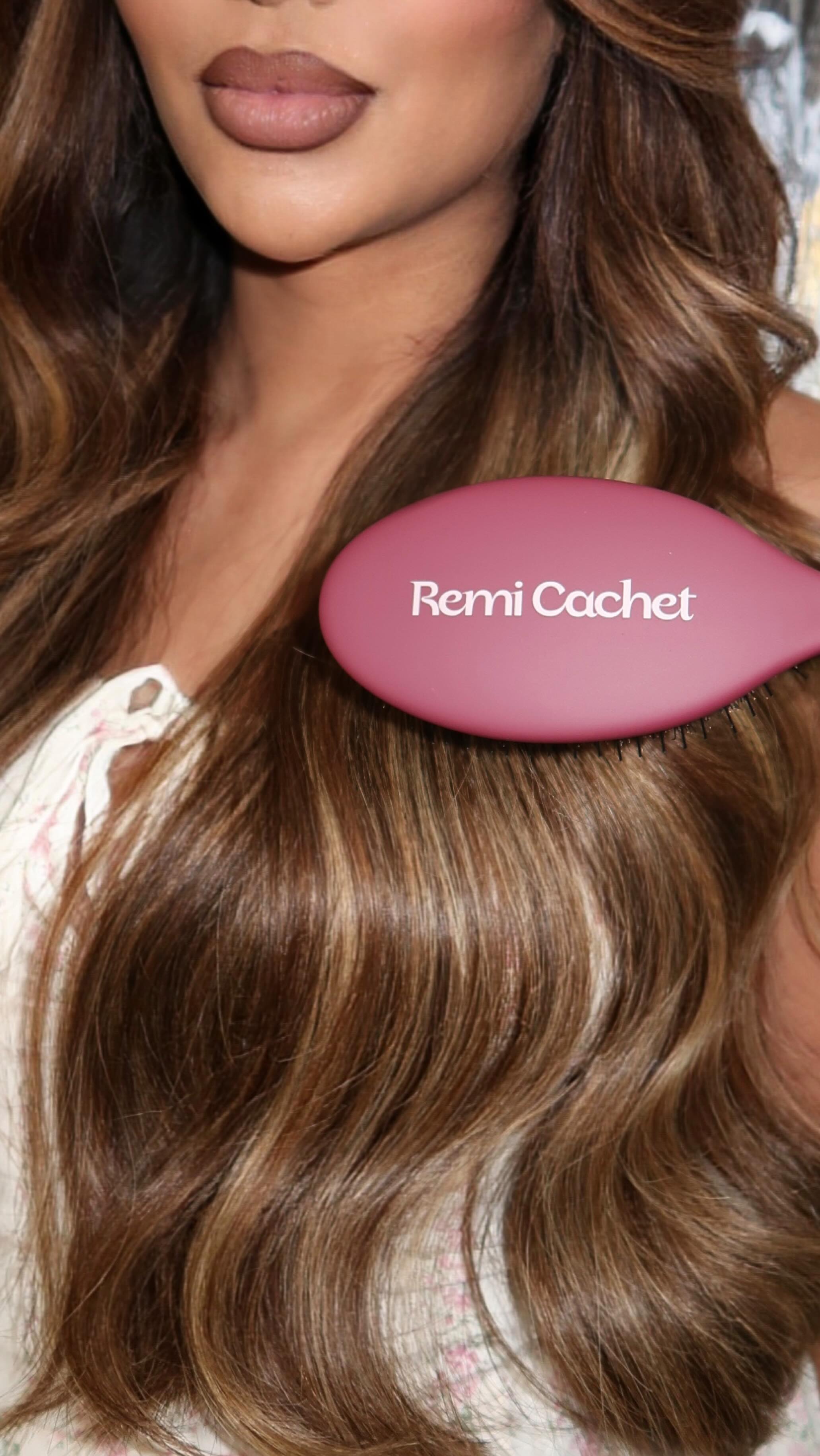 Started with a bob… ended with a whole new personality. 24 inches makes a statement @remicachet @additional_lengths AD
Elegance Full Weft + Injection Tape
Shades No.4 & T2-6/22
Fitted by @brendandrayton
#hairgoals #hairextensions #hairtransformation #remicachet #bronde