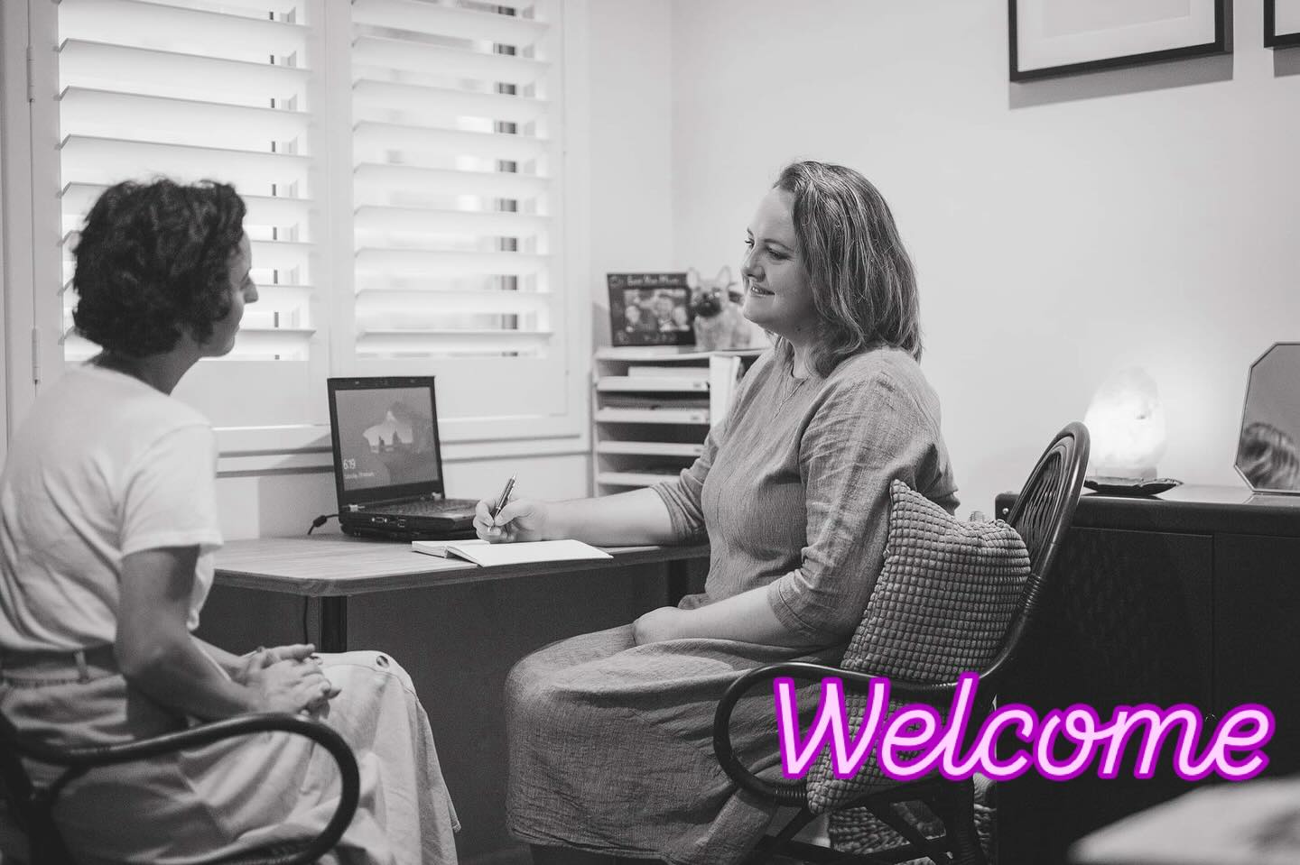 💜 Welcome — I’m so glad you’re here
My work is centred around walking with women through pregnancy, birth preparation and early motherhood — without fixing, rushing, or managing.
I offer non-clinical emotional and educational support, always alongside your chosen maternity care, grounded in midwifery wisdom and peer support.
This space is for women seeking:
• Calm, relational support
• Birth preparation without pressure
• Postnatal holding and matrescence care
• A place to be heard, not fixed
This is With Woman 🌿
Brisbane + online