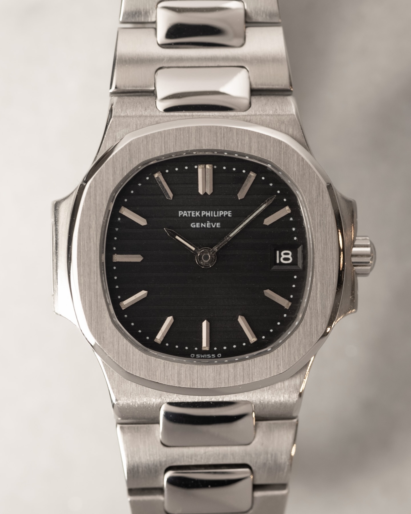 2026 marks the 50th anniversary of the Nautilus. One of the greatest designs of the century, and probably the next…
This mint reference 4700 (smallest reference ever produced) is now online on our website.
.
#patekphilippe #nautilus #4700