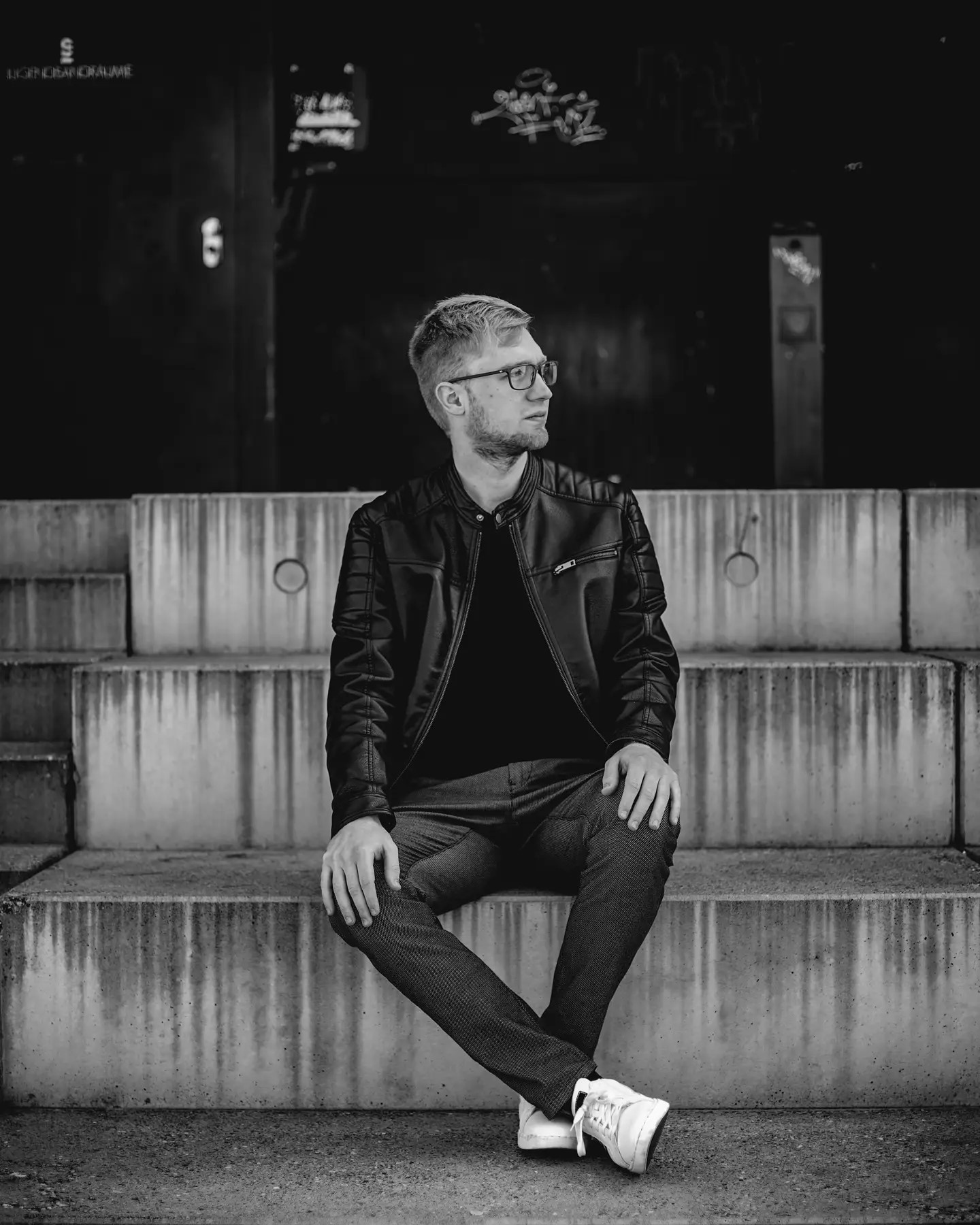 📸@louisteez
@kulturzentrumneun
#lifestyle #blackandwhitephoto #photoshooting