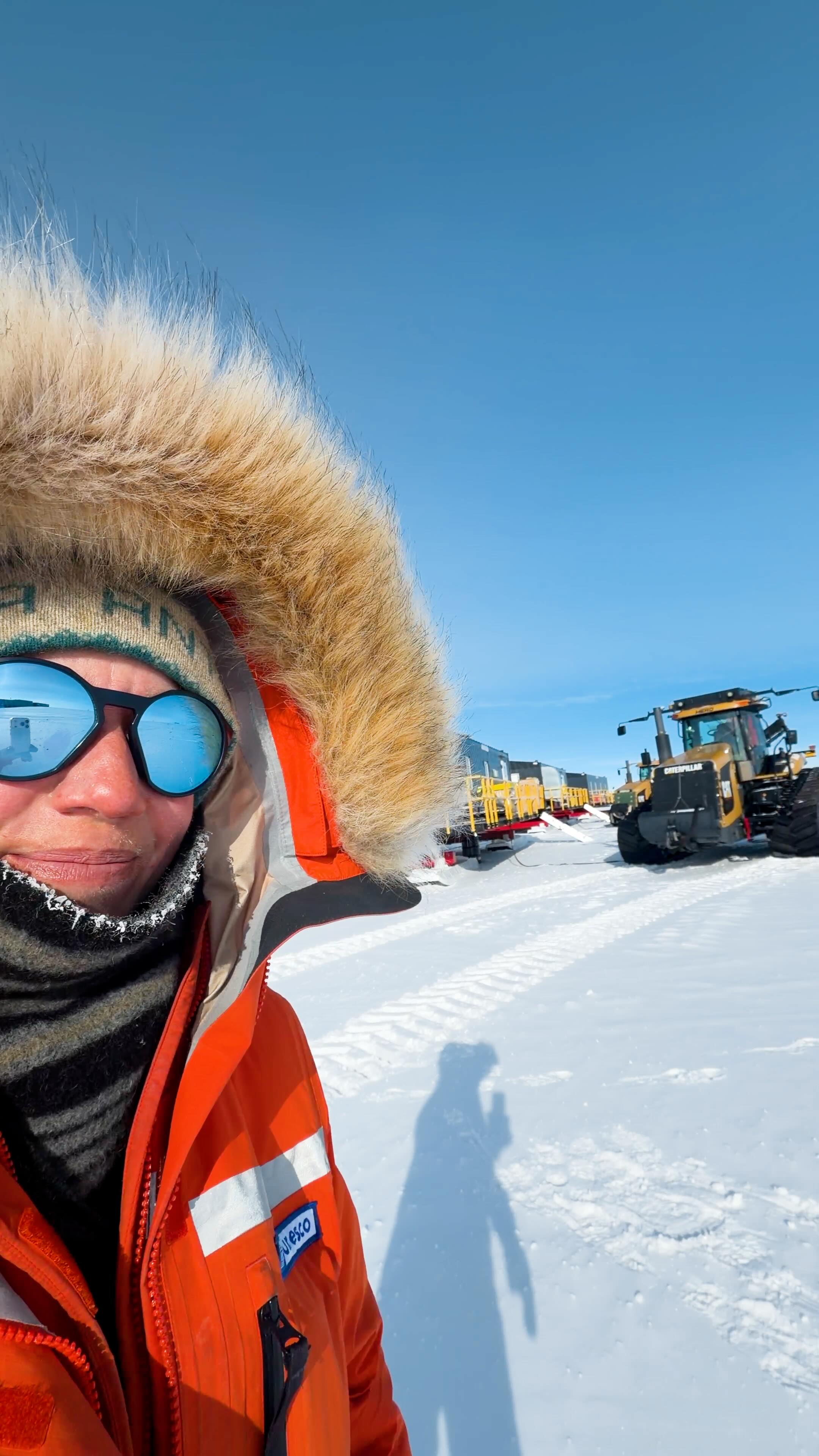 This is how the South Pole station is resupplied with fuel ⛽️
🚜 A massive convoy travels for weeks between McMurdo and the Pole, hauling fuel and supplies across the ice.
Little houses on skis, pulled by huge caterpillars. Very impressive!
An incredible amount of work, all of this to keep science running at the end of the world.
🌱 One day, I’m sure, these stations will run on renewables.
But not yet!
🖥️ Follow our GPS track live on our website (link in bio)
🛰️ We’ll keep sending daily updates from the ice!
🔔 Subscribe to follow the Under Antarctica expedition live!
#UnderAntarctica #Antarctica #Science #Expedition