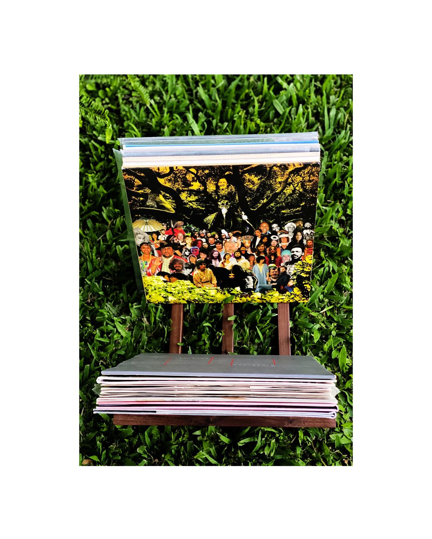 The small projects count too! The figure in this small record holder is magic.
#walnut #hardwood #recordholder #wood #maker