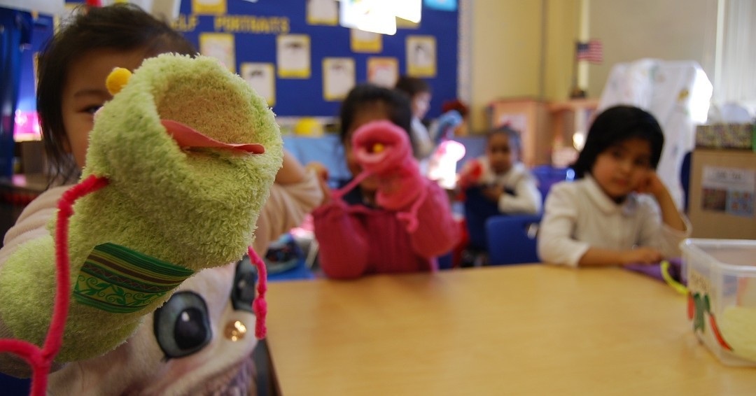 Look at all the amazing puppets we created!
Pre-K students from Ps 216 Arturo Toscanini in Brooklyn, worked with Puppetry in Practice's Early Childhood Specialist Luciano Cohen (Mr. Lu) to create their own adaptaion of "Apartment For Rent" - Our interactive puppet show that engages young audiences in learning about what it means to be a good neighbor.
#puppetshows #artsinschool #artsandcrafts #ps216brooklyn #nycschools #nycdoe
To learn more about this program, visit www.PuppetryInPractice.org