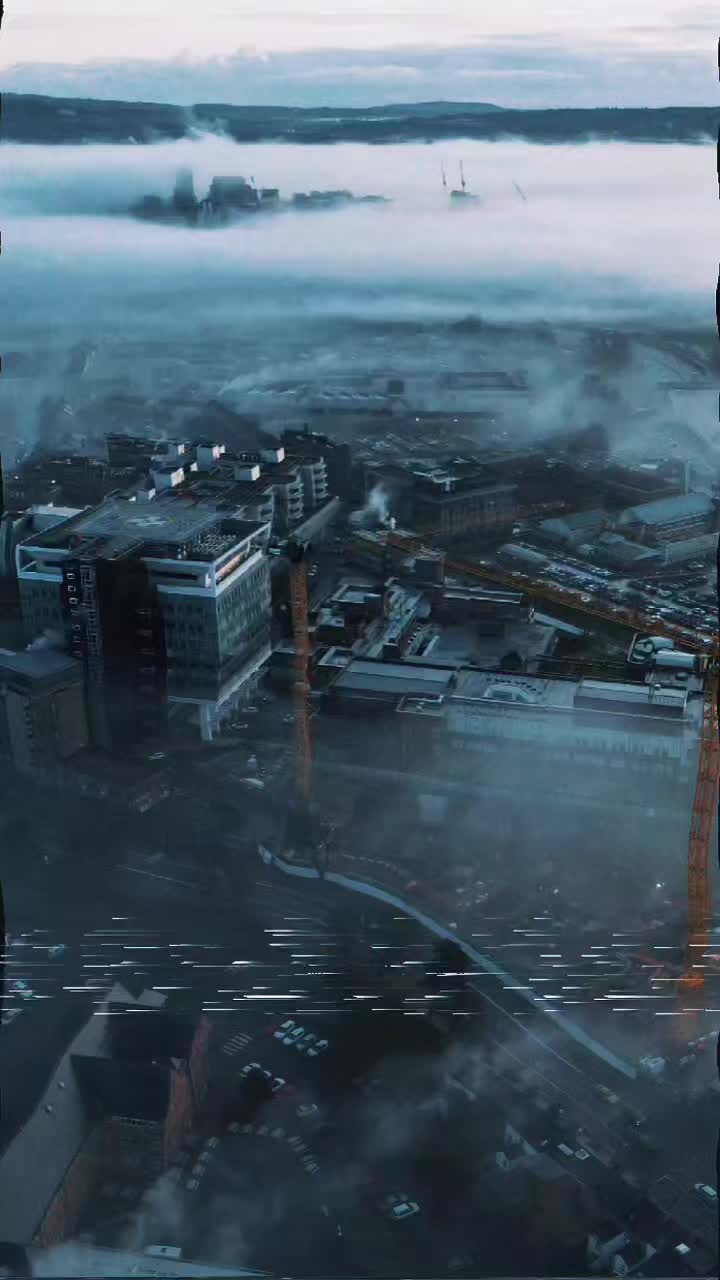 When the city disappears under fog, the drone goes up.
Belfast floating quietly below the clouds this morning.
Aerial captures by Virtual Towns ๐