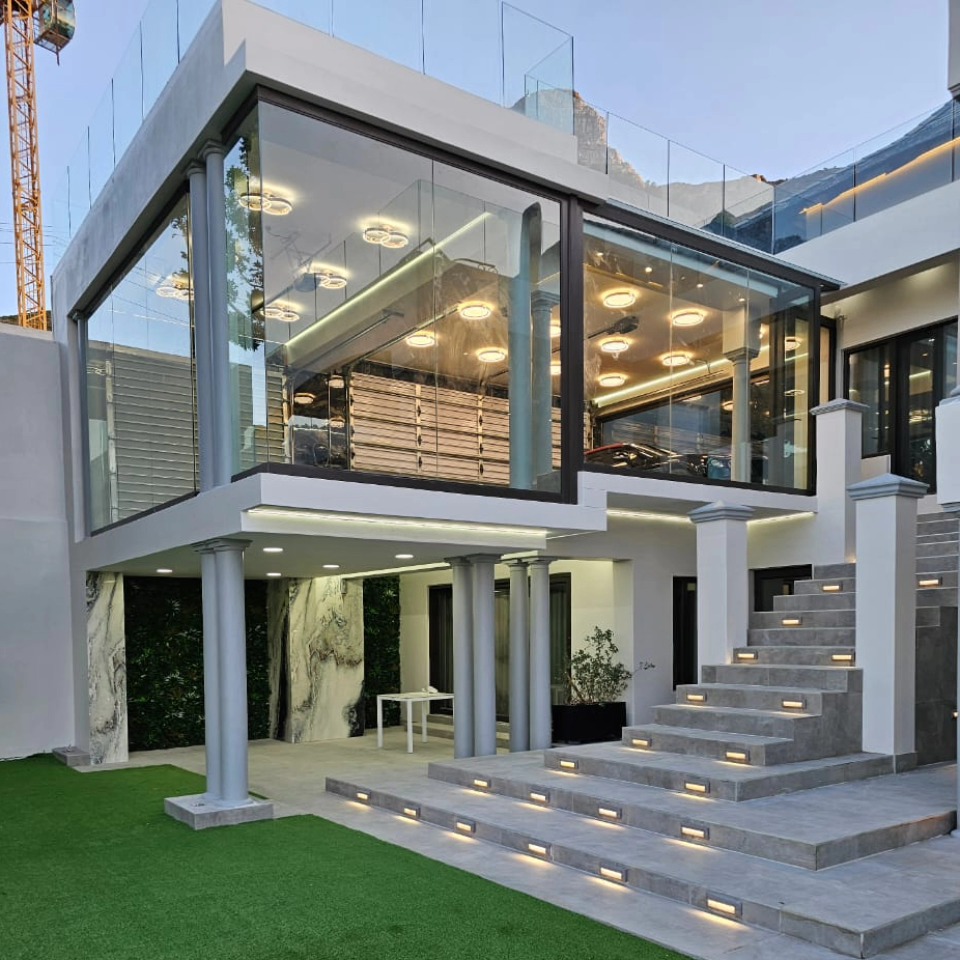 A quick luxury garage completed in record time at the end of the year, for a very very special car and client.
#supercar #garage #masterpiece_architects #mansion #architecture @uvuyogroup