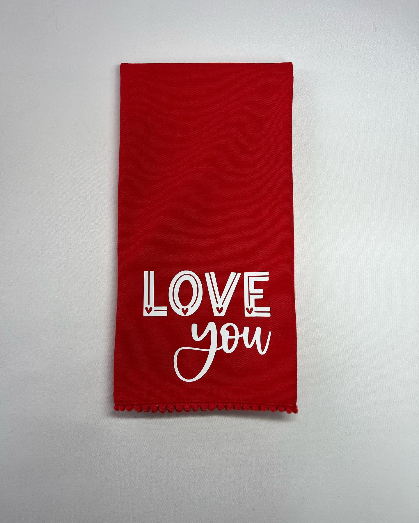 I love this simple Vinyl project! It is perfect for a Valentines Gift!
You can make it yourself with Cricut Design Space find it under my profile Diana Anderson