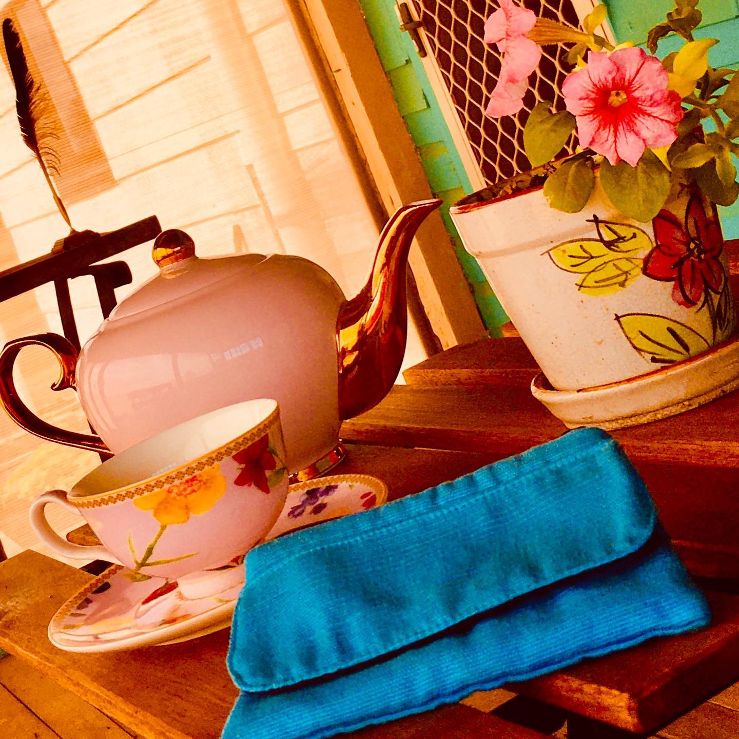 Although my shop may be closed you can still get your ethical fashion bags online with free shipping and complimentary 🎁 wrapping. #CFFT #cristinaforfairtrade #SayItFair #elegantemu #ethicalfashionbags #slowfashion #shopconsciously #fairtradefashion #fairtradebags #designerhandbags #bluepurse #onlineshopping #giftsformum #ethicalstyle #bethechange #handmade #adavale #quilpieshire #outbackqld #closedbycorona #shopfromhome