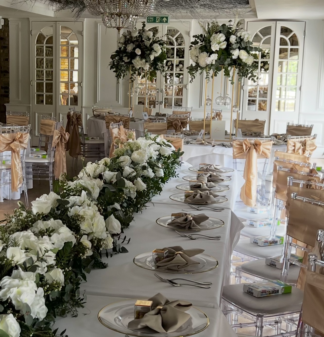 Full set up for a traditional wedding at Friern Manor #friernmanorwedding #friernmanorweddingflowers #bridestobe26 #weddingflowersdecor #weddingflowersinspiration