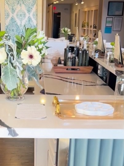 We had so much fun at Double Dry January last night! Our first social facial bar monthly event. Thank you to those that joined us! We sipped botanical drinks and enjoyed Aveda skincare all to an amazing play list by Soul & Moss’s house dj, X-FOLY8, who began the fun with Bossa Nova tunes but all bets were off when he dropped some Debbie Gibson to close out the night!
Our Facial Bar is available for bookings! Perfect for a ladies night, bridal/bachlorette parties, sorority events, birthday celebrations or even with just a friend for our Glow Up Service! Sip on some botanical drinks, immerse yourself in skincare & facials and enjoy the music.
Now booking seats for our February, “Spread the Love” event! See our link in bio to reserve your spot!
#socialfacials #facials #girlsnight #skincare #aveda