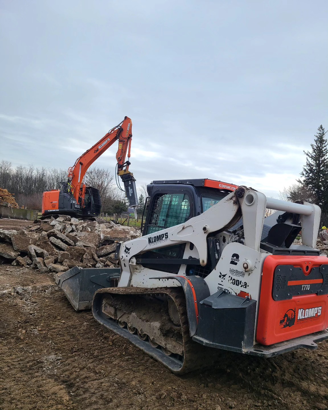 Prepping for the crusher! Going to make some nice A gravel.
#concrete #demolition #concretecrushing #Klompsinc #bobcat #hitachi #skidsteer #excavator #recycledconcrete #recycle #hammertime #landclearing #farmcleanup