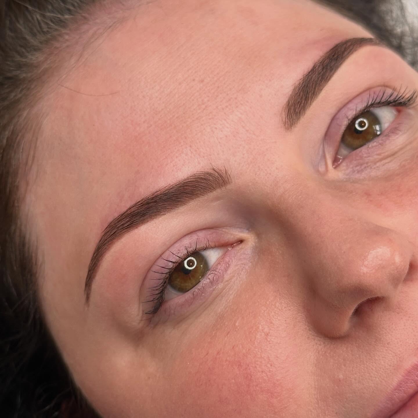 Starting off 2026 with healed brows and we are obsessed🤍
Tattoo by Jadana, finished with a shape & tint for soft definition ✨
#browtattoo #ombrebrows #browsbrowsbrows #embellirnz