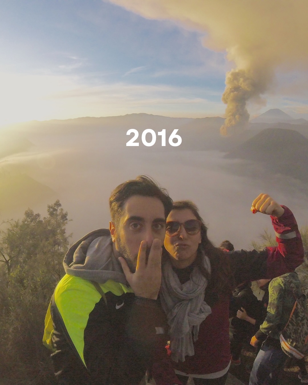 2016: quando Google Maps era la nostra seconda casa e le valigie non venivano mai davvero disfatte. 😄✈️ @dave_amendola
Giacarta, Bali, Canada, Israele, New York…
E nel mezzo: bbq a casa, risate fuori programma, chilometri contati più in ricordi che in passi.
Io e Davide, versione “zero responsabilità, massimo divertimento”.
Scorro queste foto e penso: sì, eravamo stanchi… ma di vivere troppo.
E lo rifarei identico, senza cambiare una virgola.
#2016 #throwback #couplevibes #travelcouple #memoriesforlife❤️