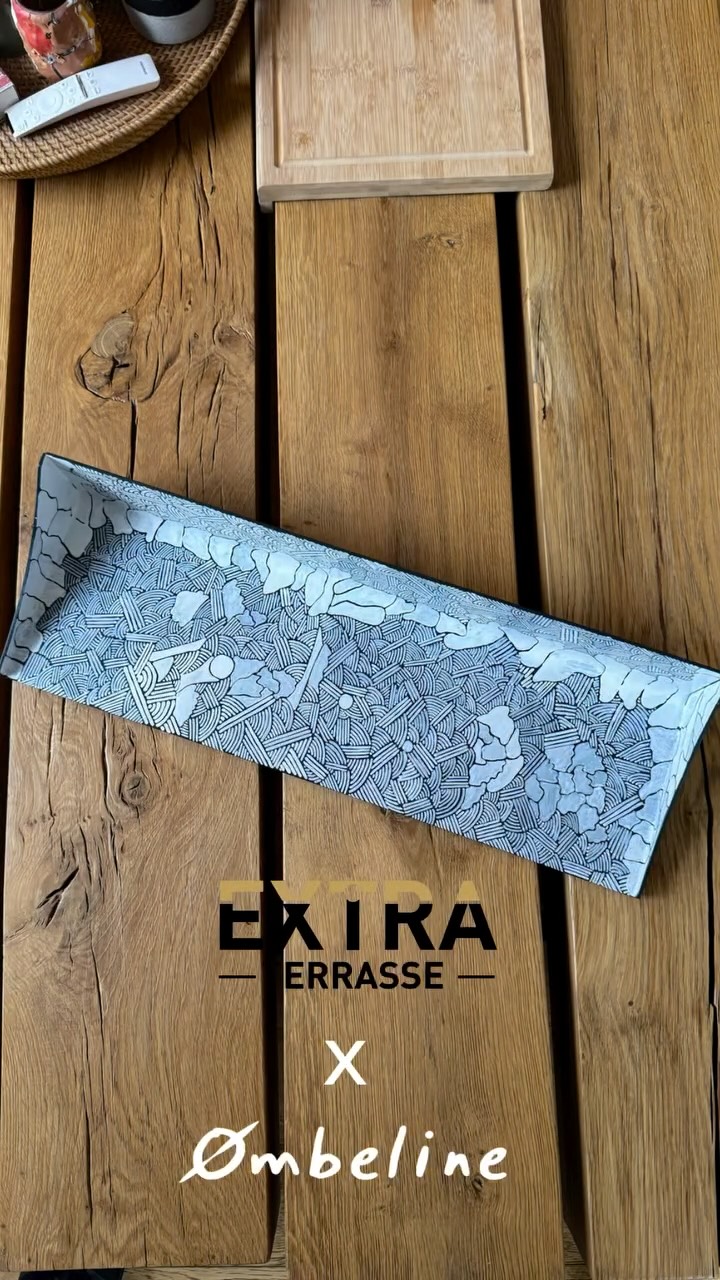 « Premiere collaboration entre Ombeline et Extra Terrasse »
Ombeline Villers, connue pour ses pièces peintes à la main et son approche artisanale, a pour l’occasion détourné son geste du textile vers l’acier. De cette rencontre est née une pièce unique, qui peut s’installer directement sur un balcon !
Cette collaboration avec Extra Terrasse est née naturellement, on espère qu’elle vous plaira !
N’hésitez pas à nous contacter si cette pièce vous intéresse.
#shooting #fashion #fashionweek #paris #ethique modeéthique bleudetravail colors handmade custom slowfashion design art wip workwear madeinfrance creatricefrancaise ombeline___________