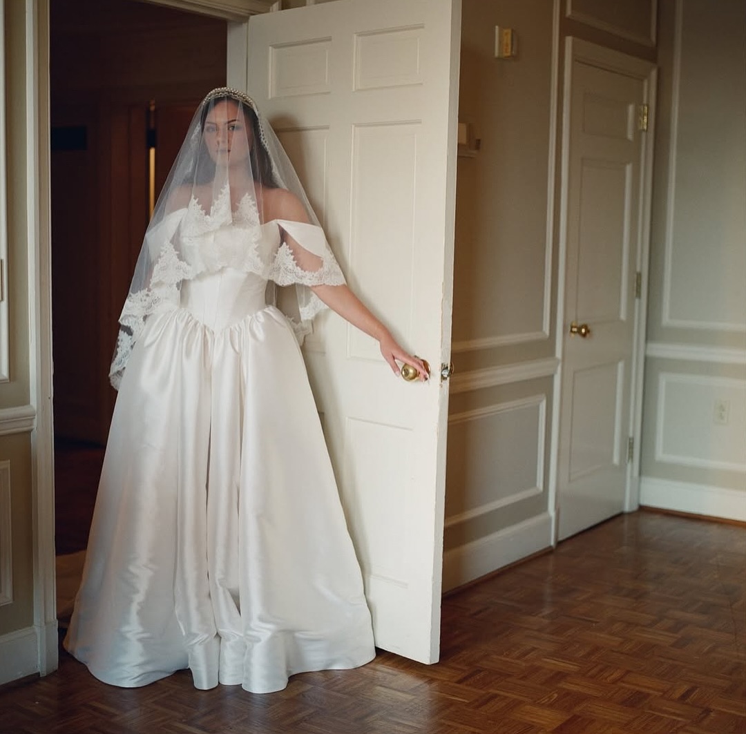 Khanee by @jessicacouturebridal with custom sleeves was the perfect dress for Alicen 👰🏻♀️
#pabride
#skippackvillage
pabride