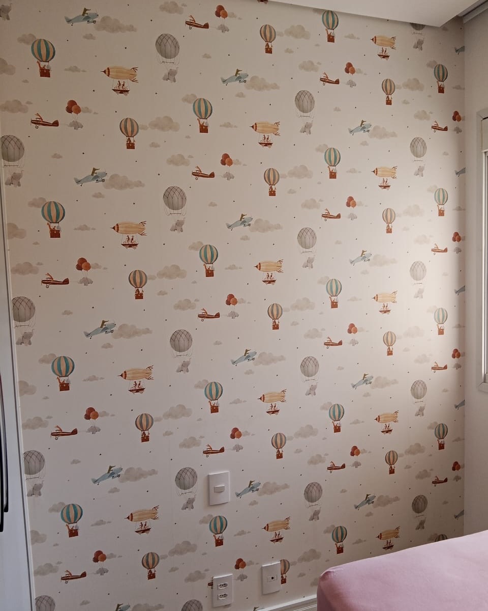✨ Um quarto infantil para sonhar e imaginar ✨
Neste quarto de criança, o papel de parede da Coleção Bucalo transforma o ambiente em um verdadeiro convite à imaginação.
Com ilustrações suaves de balões, aviões e nuvens, ele cria uma atmosfera lúdica, acolhedora e atemporal — perfeita para acompanhar cada fase da infância.
Um toque de fantasia na medida certa, sem abrir mão da elegância e do conforto. 🤍
📍 Instalação realizada por L&D Decorações
📲 Conheça a Coleção Bucalo e encante-se com cada detalhe.
#papeldeparede #quartoinfantil #decoracaoinfantil #colecaobucalo #designinteriores