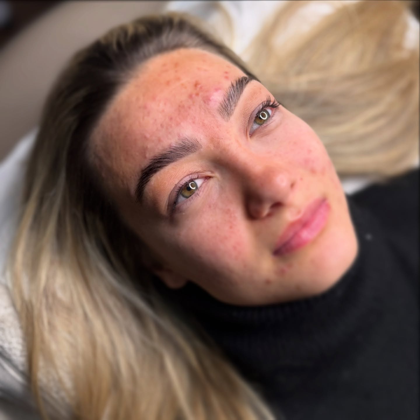 Brow lamination results 🤍 Creating shape, symmetry, and that effortless fluffy brow look.
Currently £5 off when booked with Mackenzie.
Therapist Mackenzie @__enhancedcosmetics__
