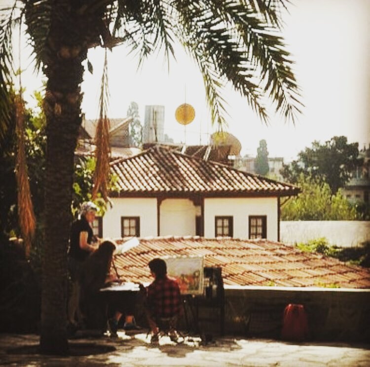 Yaşamın anlamı, yaşamın bana yönelttiği sorudadır ya da tam tersi, ben kendim dünyaya yöneltilen bir soruyum ve yanıtımı ona söylemezsem onun verdiği yanıta bağlı kalmak zorunda kalırım. Bu, insanüstü bir yaşam görevi ve ancak çok büyük emekle ve zorlukla başarılabilecek bir iş. #carlgustavjung #anılardüşlerdüşünceler