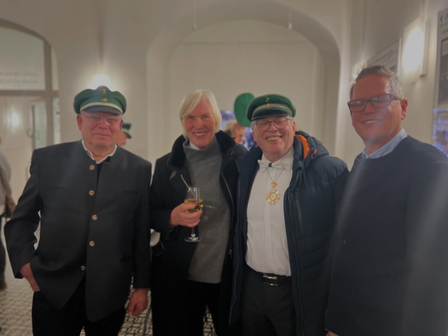 Ich bin gerne bei der Alten Allgemeinen: Hier werden Tradition und Zusammenhalt gelebt. ⚒️
Ich freue mich schon auf dass Konzert am 8. März - und dann geht es nahtlos weiter in Richtung Schützenfest Kirchhellen. 📯
#cdu #anettebunse #gladbeck #bottrop #schützenfest