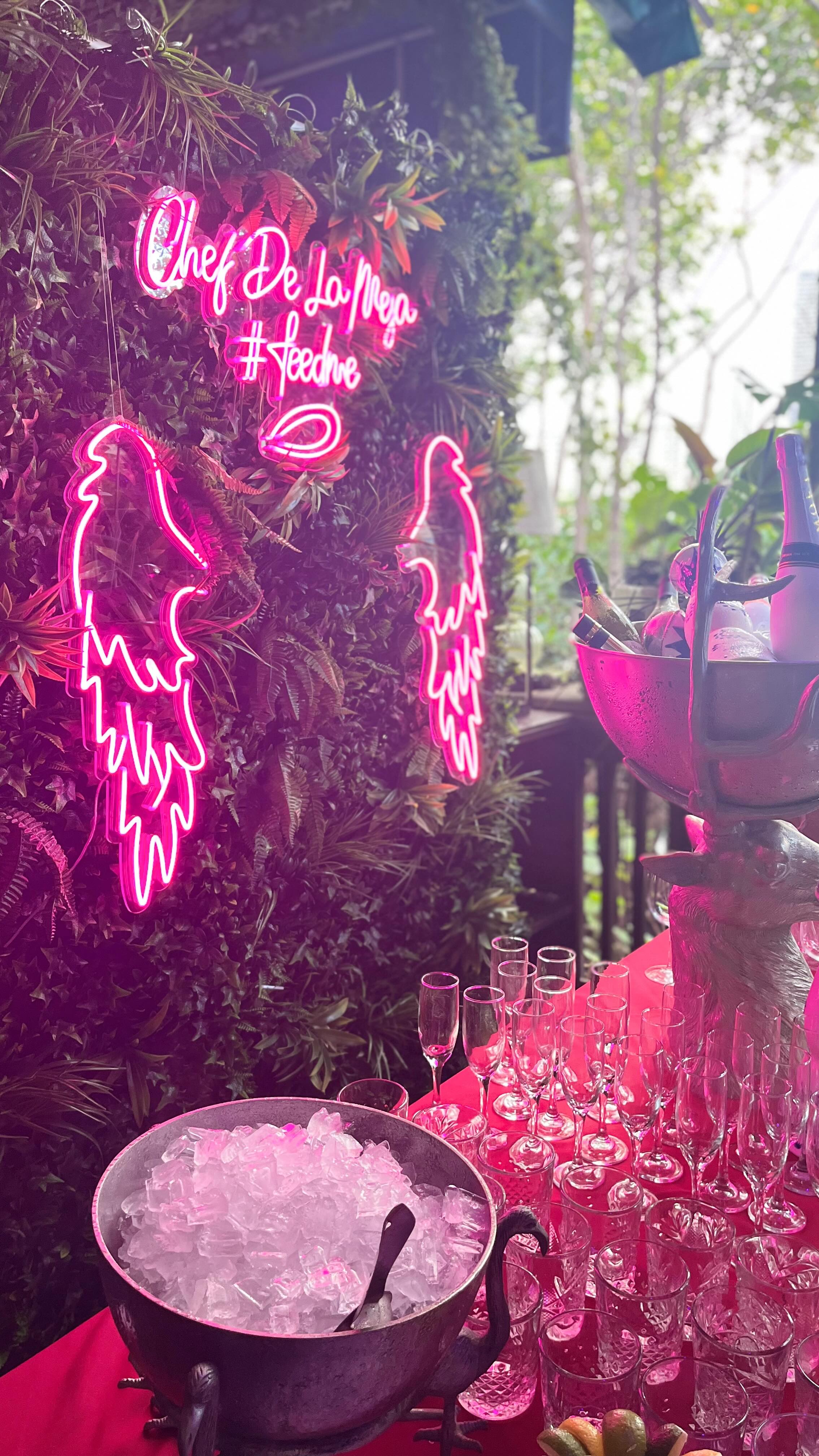 Every-time I get a message on my DM saying
“What’s your price” I always go back to this video. — a client wanted her birthday to feel like she’s in the best supper club in the world, she mentioned “I want a food show, confetti, the best entertainment elements, a dessert hanging off a tree” and I told her I’ll make you a Netflix worthy event! And here’s a recap. So for those who ask “what’s your price” we don’t cater events, we produce them. It’s tailored to your vision so you dictate how much your party is worth to you & your guests.
#netflix #cheflife #foodporn #catering ? #culinaryexperience
A culinary experience 🧑🏻🍳