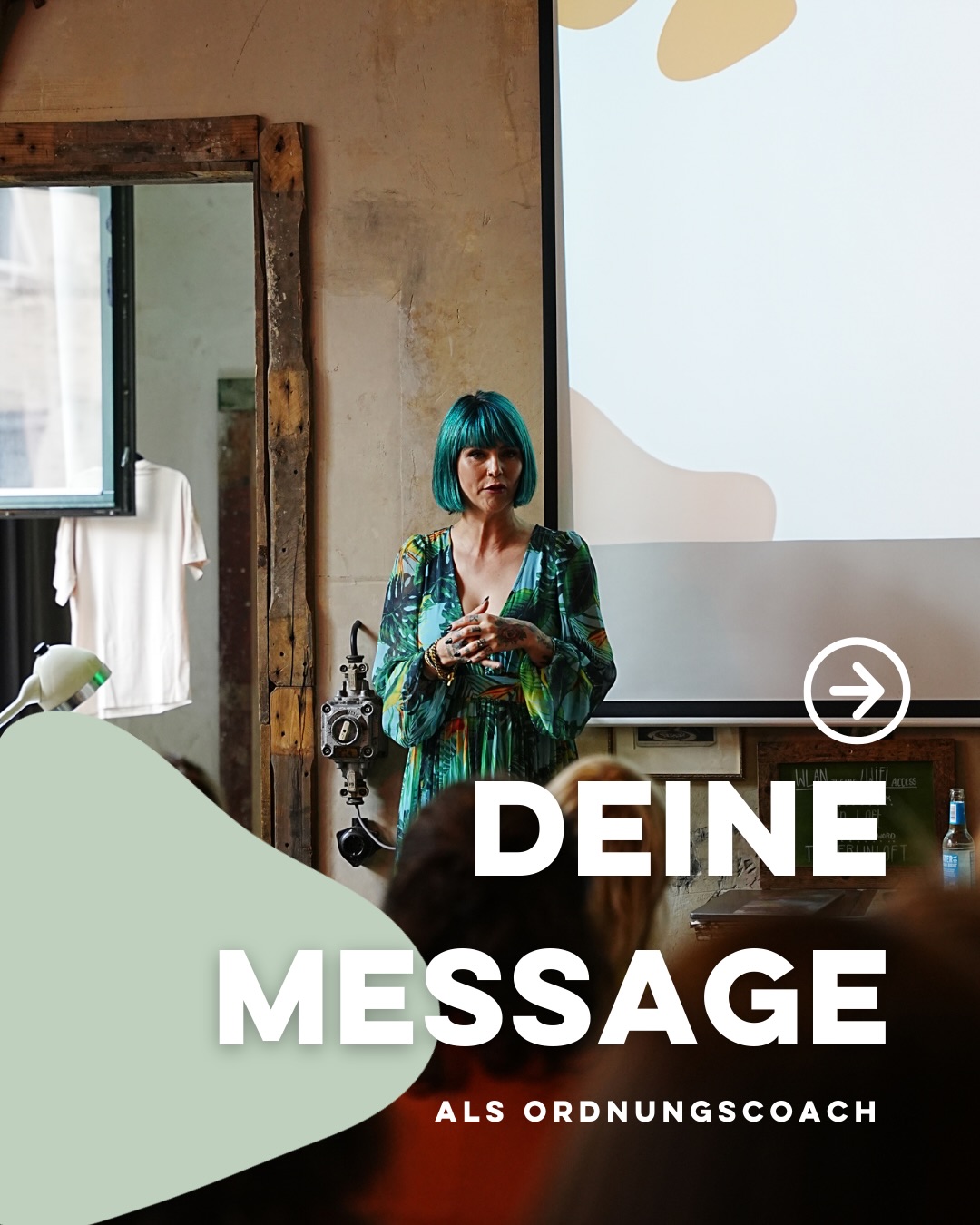 Unser letzter Visionsworkshop aus dem Monthly Meeting hat gezeigt, wie kraftvoll es ist, sich bewusst mit der eigenen Rolle als Ordnungscoach auseinanderzusetzen.
So viel Tiefe, so viele Aha-Momente und vor allem: Klarheit darüber, welche Message jede:r Einzelne:r wirklich in die Welt tragen will.
Eine Übung kam dabei besonders gut an und genau die möchten wir heute mit dir teilen. Anhand eines konkreten Beispiels sind wir dir Übung durchgegangen und haben unsere Message formuliert.
Sie bringt Klarheit.
Sie schärft deine Positionierung.
Und sie hilft dir, deine Arbeit nicht nur zu erklären, sondern spürbar und sichtbar nach außen zu tragen.
💬speichere dir den Beitrag für später als Reminder.
Genau solche Übungen sind fester Bestandteil unserer Monthly Meetings & Workshops und inkludiert, wenn du deine Ausbildung zum zertifizierten Ordnungscoach bei der Akademie der Ordnung startest. Den Link zur Ausbildung findest du in unserer Bio 🙌🏼
#homeorganizing #ordnungscoach #ordnungalsberuf