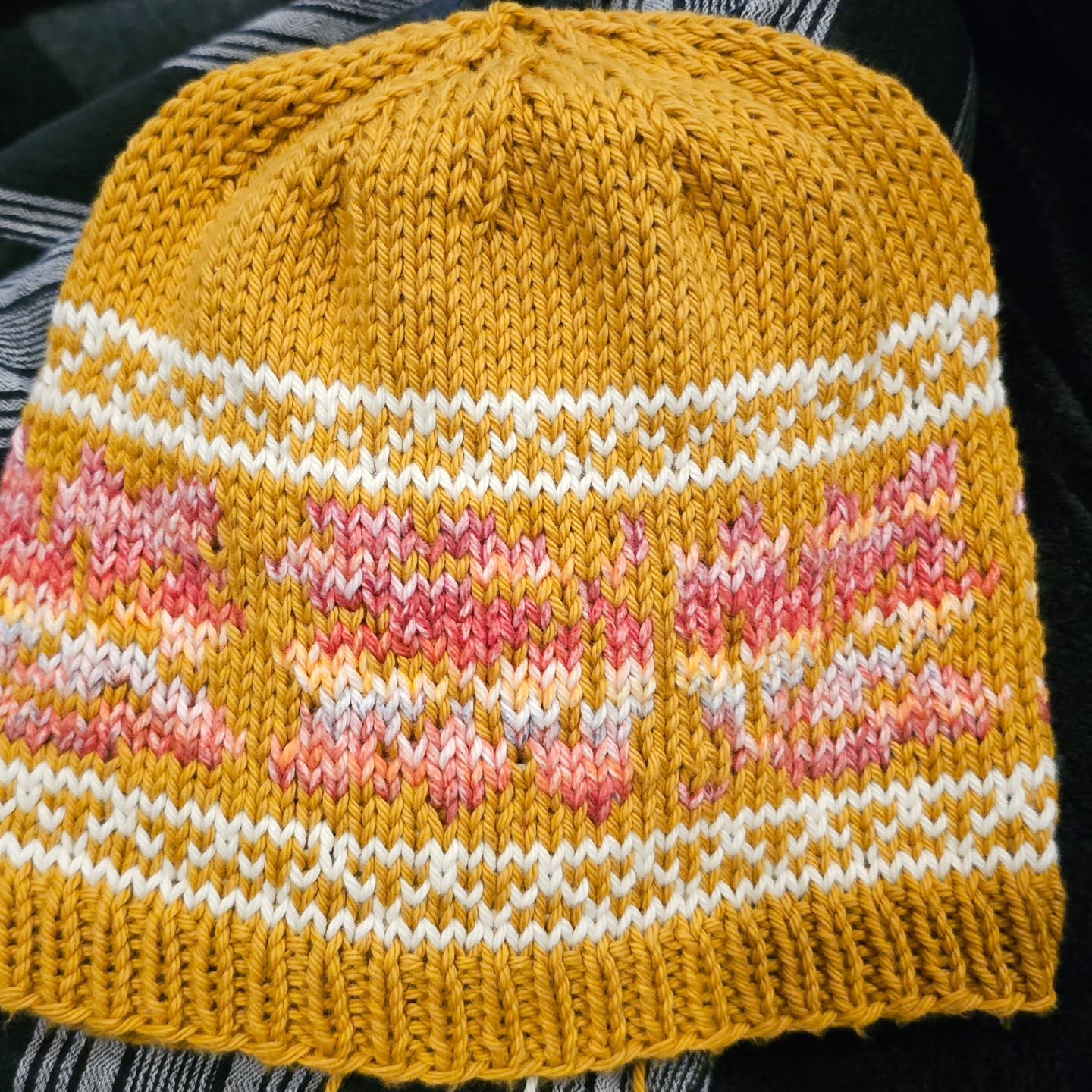 Finished hat number 4 for the Yarn and Coffee hat drive!
Lessons learned here:
Variegated yarns can be tricky in colorwork
Go for lots of contrast
Carry floats regularly (can be hard to remember)
Don't zone out while following charts (lots of ripping occurred)
This is the Maple Leaf Hat by SquirrellyWolf Designs