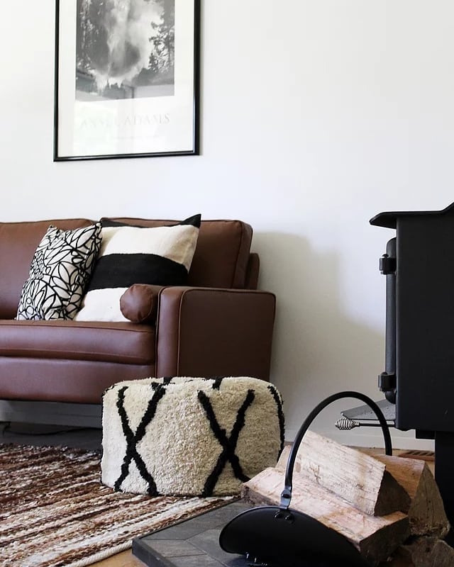 I could sure use this cozy wood burning stove on a day like today. This peaceful, light filled living room was one of my favorites to stage. Neutral tones and textures can go a long way. 🔥🔥
.
.
.
.
#stlhomestaging #stagingworks #homestaging #stcharles #livingroominspo #cozyvibes #rainyday #neutralstyle #neutraldecor #stlrealestate #stcharlesrealestate